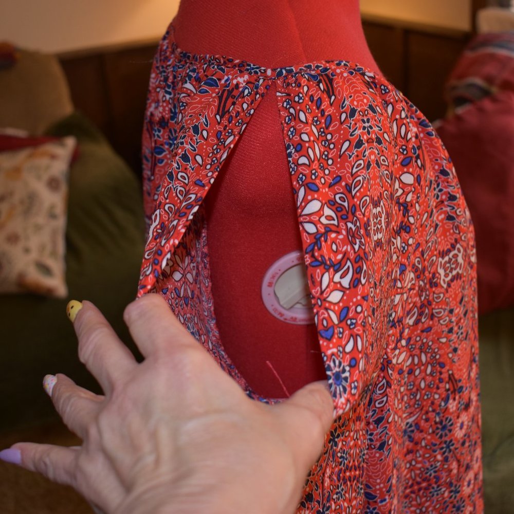 blouse - Picture 4 of 7